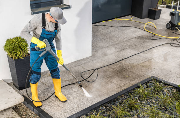 Best Pressure Washing Contractors  in Menomonie, WI